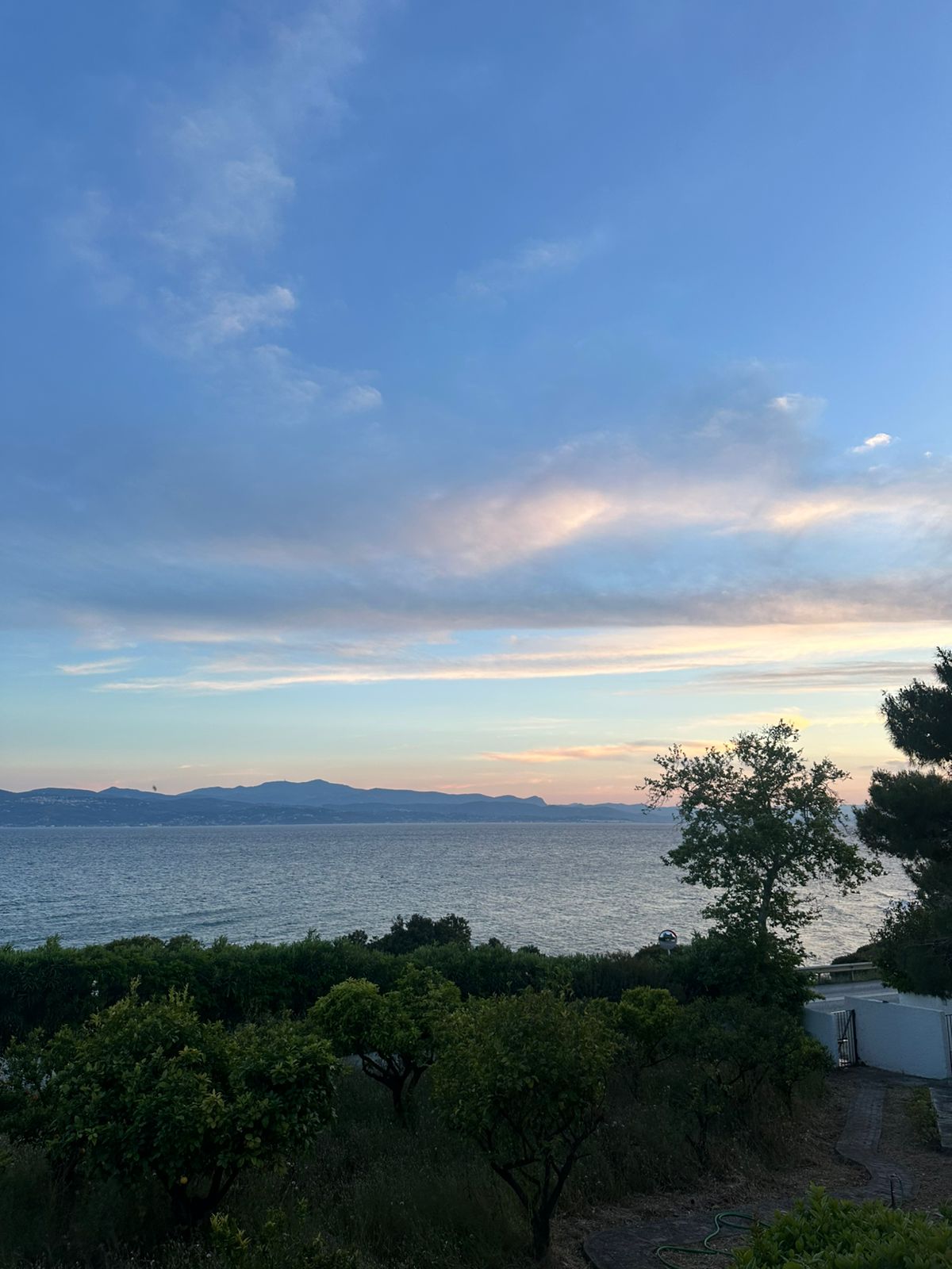 Garden & beach front